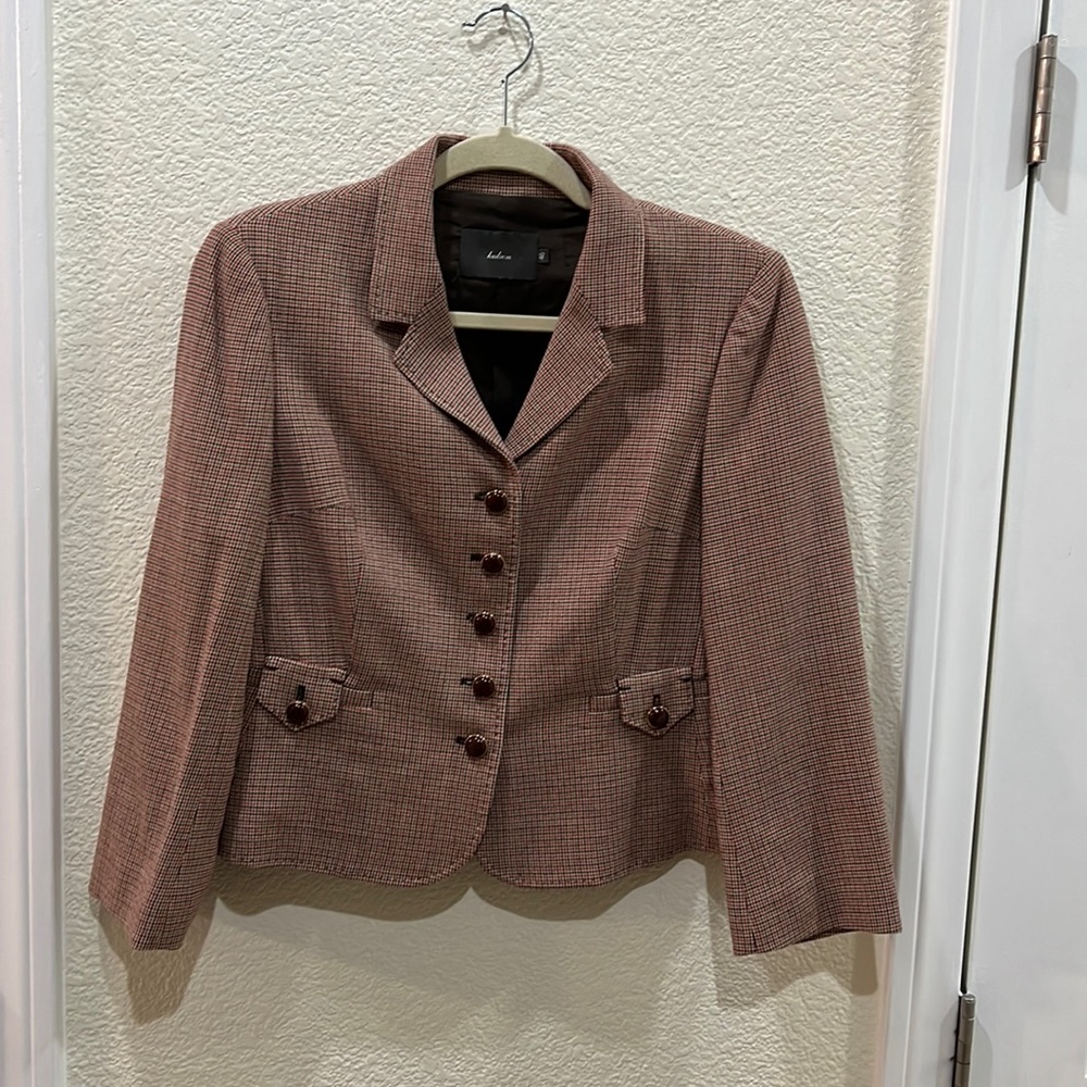 Kulson (imported from Italy). Wool Blend Blazer w/exquisite details EEU size 46
